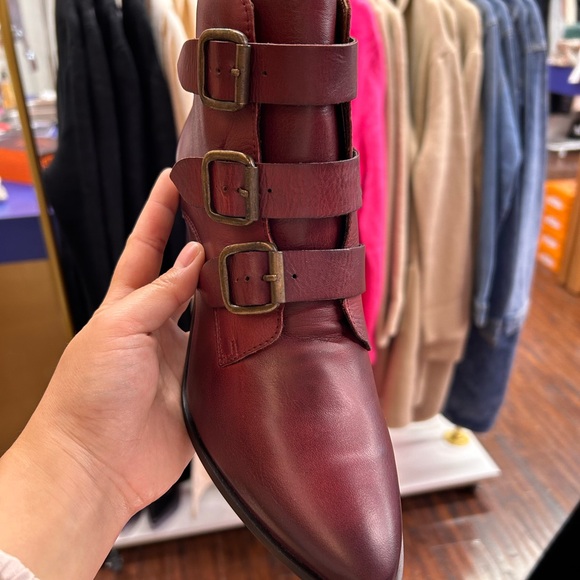 NWT Janae Real Leather Heeled Boot in Bordeaux Red w Buckle Accent Clasp - Picture 4 of 5